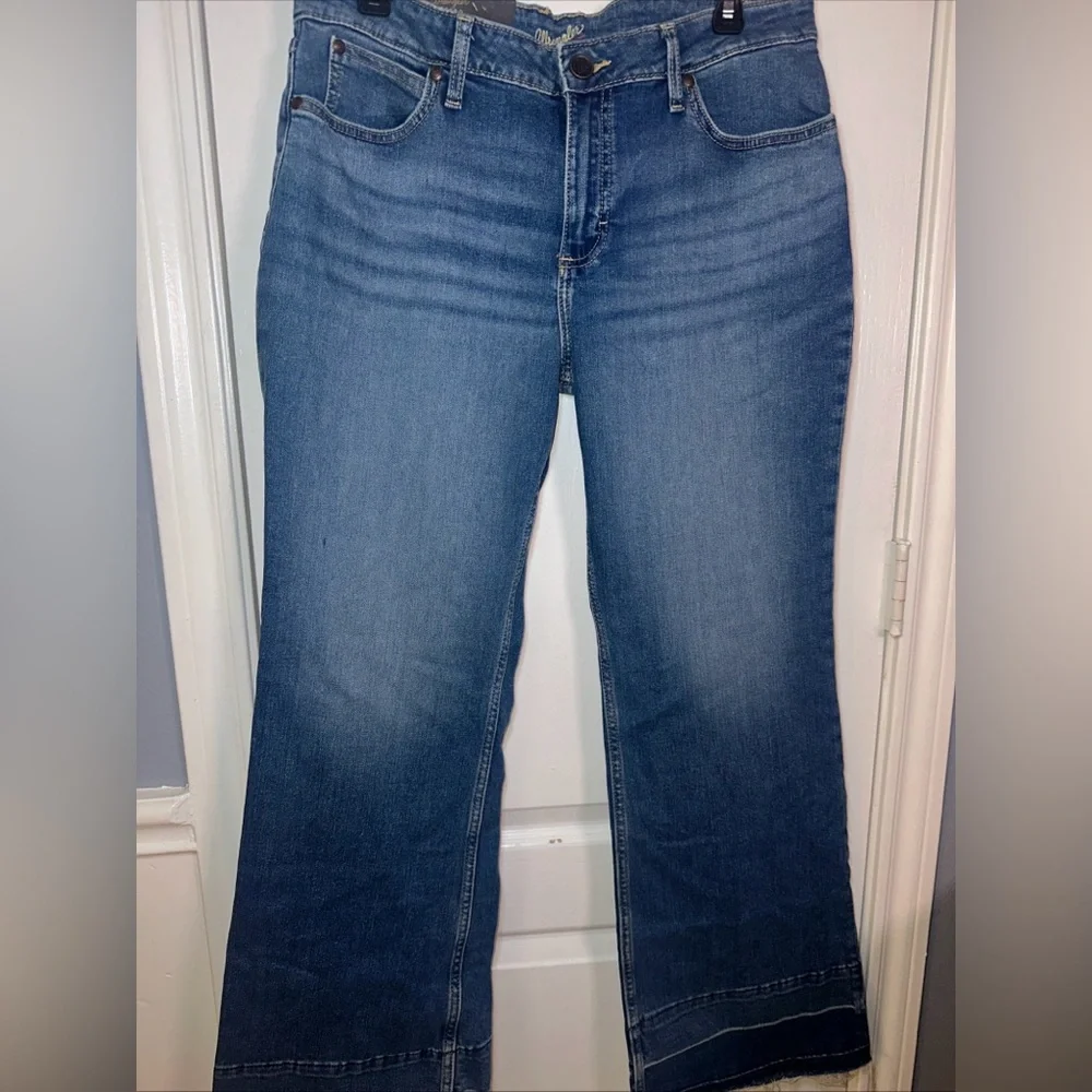 Wrangler Women’s Wisemans Mid Rise Jeans Size 32x32 Color Blue‎